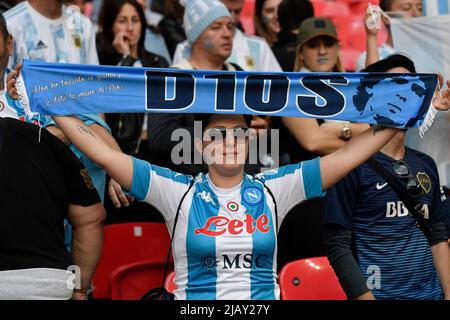 Londra, Francia. 01st giugno 2022. Tifosi dell'Argentina prima della partita di calcio del Trofeo Finalissima 2022 tra Italia e Argentina allo stadio Wembley di Londra, Inghilterra, 1st giugno 2022. Foto Andrea Staccioli/Insidefoto Credit: Ininsidefoto srl/Alamy Live News Foto Stock