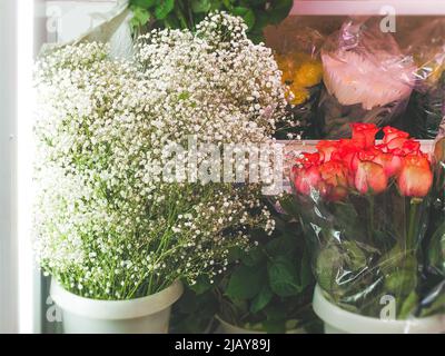 assortimento di mazzi nel negozio di fiori Foto Stock