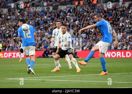 Londra, Francia. 01st giugno 2022. Leonardo Bonucci d'Italia e Lautaro Martinez d'Argentina durante la partita di calcio del Trofeo Finalissima 2022 tra Italia e Argentina allo stadio Wembley di Londra, Inghilterra, 1st giugno 2022. Foto Andrea Staccioli/Insidefoto Credit: Ininsidefoto srl/Alamy Live News Foto Stock