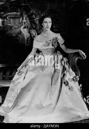 A destra: Questo nuovo studio ritratto della principessa Margaret è stato fatto dal comando reale a Buckingham Palace. Settembre 12, 1950. (Foto della Associated Press Ltd.) Foto Stock