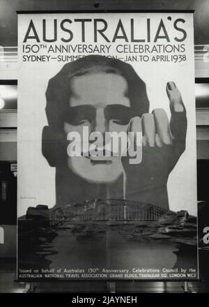 Una mostra nella mostra di poster, che sarà aperta al David Jones's to-day. Questo poster, di Tom Purves, è quello di pubblicizzare le celebrazioni del 1938 a Sydney. Agosto 5, 1937. Foto Stock