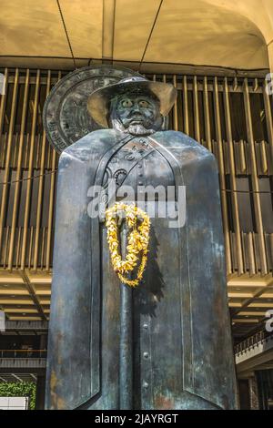 Statua di Padre Damien ingresso state Capitol Building Legislature Honolulu Hawaii Padre Damien Santa statua cattolica creato Marisol Escobar 1969 Foto Stock