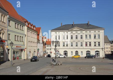 Vista dell'ufficio turistico nella piazza del mercato di Lutherstadt Eisleben, Sassonia-Anhalt, Germania Foto Stock