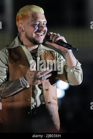 Christian Nodal in concerto, durante le festività del 2022 presso la piazza Emilaina de Zubeldia e il Museo dell'Università di sonora il 29 maggio a Hermosillo sonora Messico. (© Photo Tiradorestrella by NortePhoto.com) Christian Nodal en concierto, durante las fiestas del Pitic 2022 en la plaza Emilaina de Zubeldia y Museo de la Unoverdad de sonora el el 29 Mayo en Hermosillo sonora Mexico. (© Foto Tiradorestrella di NortePhoto.com) Foto Stock