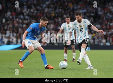 Londra, Regno Unito . 01st giugno 2022. Lionel messi d'Argentina e Jorginho d'Italia durante la partita di calcio Argentina / Italia, UEFA Finalissima 2022, Wembley Stadium, Londra, UK. 1st Giugno 2022 Credit: Michael Zemanek/Alamy Live News Foto Stock