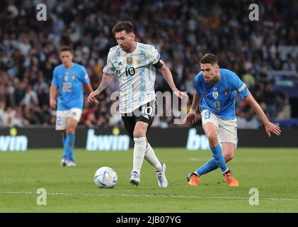 Londra, Regno Unito . 01st giugno 2022. Lionel messi d'Argentina e Jorginho d'Italia durante la partita di calcio Argentina / Italia, UEFA Finalissima 2022, Wembley Stadium, Londra, UK. 1st Giugno 2022 Credit: Michael Zemanek/Alamy Live News Foto Stock