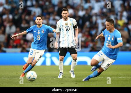 Londra, Regno Unito . 01st giugno 2022. Lionel messi d'Argentina e Jorginho d'Italia durante la partita di calcio Argentina / Italia, UEFA Finalissima 2022, Wembley Stadium, Londra, UK. 1st Giugno 2022 Credit: Michael Zemanek/Alamy Live News Foto Stock