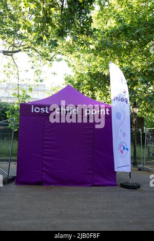 Londra, Regno Unito. 1st giugno 2022. Un punto per bambini perso è stato creato sul Mall in vista delle prossime celebrazioni per il Platinum Jubilee di sua Maestà. Credit: Kiki Streitberger / Alamy Live News Foto Stock