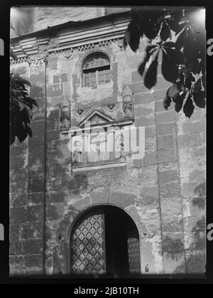 Chiesa parrocchiale di Skalbmierz (ex collegiata) Saint. Giovanni Battista, facciata del Porching occidentale sconosciuto Foto Stock