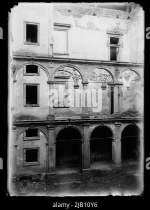 Castello di Nowy Wiśnicz Lubomirski, e il frammento del cortile porticato sconosciuto Foto Stock