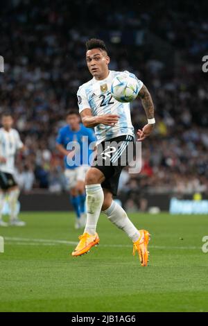 Lautaro Martinez Argentina in azione durante l'Italia contro Argentina - Finalissima 2022 partita al Wembley Stadium il 1 giugno 2022 a Londra, Inghilterra. (Supporto MB) Foto Stock