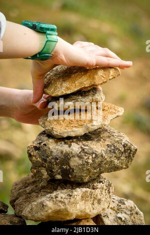 Rock bilanciamento nella natura Foto Stock