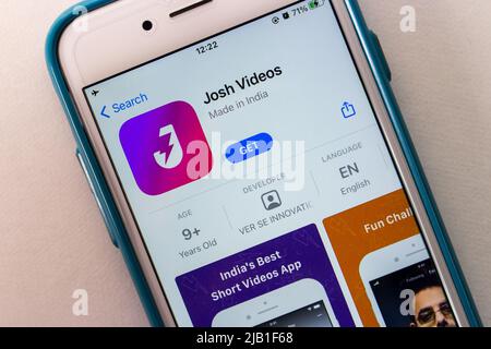 Kumamoto, GIAPPONE - Maggio 1 2021 : Josh Videos, l'app video short sharing dell'India come TikTok, in App Store su iPhone. Foto Stock