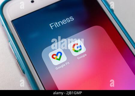 Kumamoto, GIAPPONE - Giu 1 2021 : Google Fit app, una piattaforma per il monitoraggio della salute che raccoglie statistiche biometriche e dati per la salute e il fitness, su iPhone Foto Stock