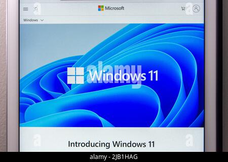 Kumamoto, GIAPPONE - Luglio 1 2021 : Sito web Windows 11 su tablet. Windows11 è una versione importante del sistema operativo Windows NT sviluppato da Microsoft. Foto Stock