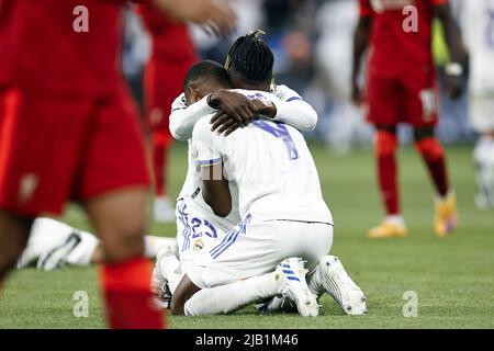 PARIGI - (LR) Eduardo Camavinga del Real Madrid, David Alaba del Real Madrid durante la partita finale della UEFA Champions League tra il Liverpool FC e il Real Madrid allo Stade de Franc il 28 maggio 2022 a Parigi, Francia. ANP | ALTEZZA OLANDESE | PIETRA DI MAURICE VAN Foto Stock