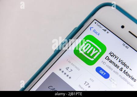 Kumamoto, GIAPPONE - Set 1 2021 : iQiyi, una piattaforma video online cinese basata a Pechino e Shanghai fondata da Baidu, in App Store su iPhone. Foto Stock