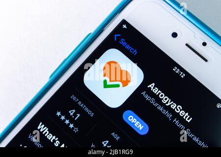 Kumamoto, GIAPPONE - Set 25 2021 : Aarogya Setu, Indian COVID-19 contattare il servizio di tracciamento del National Informatics Center (MeitY), in App Store su iPhone Foto Stock