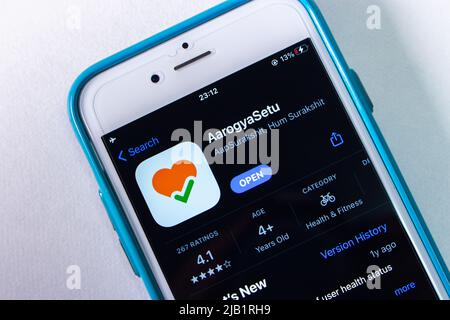 Kumamoto, GIAPPONE - Set 25 2021 : Aarogya Setu, Indian COVID-19 contattare il servizio di tracciamento del National Informatics Center (MeitY), in App Store su iPhone Foto Stock