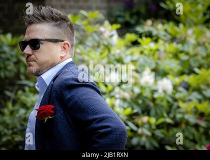 2022-06-02 11:02:04 LAREN - Johnny de mol cammina nella Basilica di San Giovanni prima del funerale di Willibrord Frequin. Frequin è morto all'età di 80 anni a causa degli effetti del Parkinson. ANP ROBIN VAN LONKHUIJSEN olanda OUT - belgio OUT Foto Stock