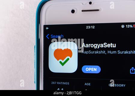 Kumamoto, GIAPPONE - Set 25 2021 : Aarogya Setu, Indian COVID-19 contattare il servizio di tracciamento del National Informatics Center (MeitY), in App Store su iPhone Foto Stock