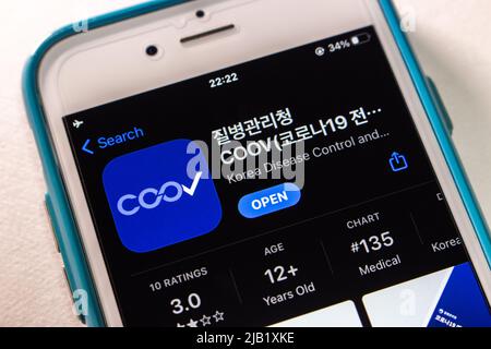 Logo di COOV (Corona superate), il servizio di certificazione di vaccinazione Covid-19 basato su blockchain da parte del governo sudcoreano, in App Store su iPhone. Foto Stock