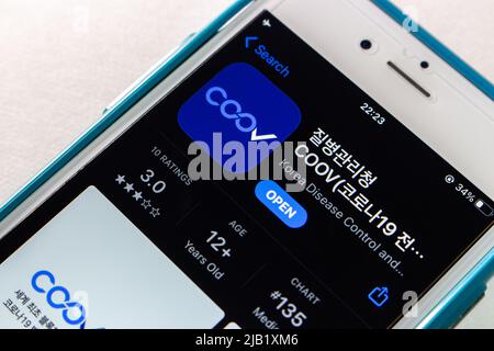 Logo di COOV (Corona superate), il servizio di certificazione di vaccinazione Covid-19 basato su blockchain da parte del governo sudcoreano, in App Store su iPhone. Foto Stock