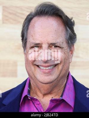 WESTWOOD, LOS ANGELES, CALIFORNIA, USA - 01 GIUGNO: Il comico americano Jon Lovitz arriva al Los Angeles Premiere del 'Hustle' di Netflix tenuto al Regency Village Theatre il 1 giugno 2022 a Westwood, Los Angeles, California, Stati Uniti. (Foto di Xavier Collin/Image Press Agency) Foto Stock