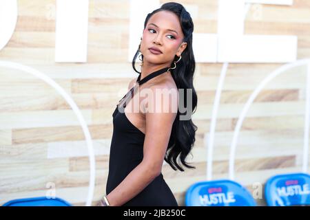 Westwood, Stati Uniti. 01st giugno 2022. WESTWOOD, LOS ANGELES, CALIFORNIA, USA - 01 GIUGNO: L'attrice americana Karrueche Tran arriva al Los Angeles Premiere del 'Hustle' di Netflix tenuto al Regency Village Theatre il 1 giugno 2022 a Westwood, Los Angeles, California, Stati Uniti. (Foto di Xavier Collin/Image Press Agency) Credit: Image Press Agency/Alamy Live News Foto Stock