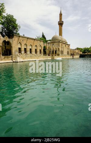 14 maggio 2022 Sanliurfa Turchia. Urfa Balikligol Halil ul Rahman moschea a Sanliurfa Turchia Foto Stock