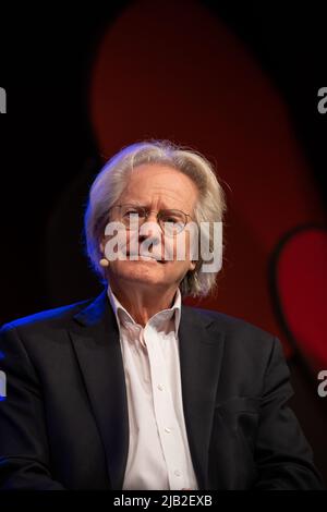 Hay-on-Wye, Galles, Regno Unito. 2nd giugno 2022. Prospect discusse 1: Il futuro della BBC, Jean Seaton, AC Grayling e Alan Rusbridger al Festival di Hay 2022, Galles. Credit: Sam Hardwick/Alamy. Foto Stock