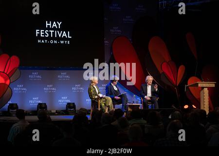 Hay-on-Wye, Galles, Regno Unito. 2nd giugno 2022. Prospect discusse 1: Il futuro della BBC, Jean Seaton, AC Grayling e Alan Rusbridger al Festival di Hay 2022, Galles. Credit: Sam Hardwick/Alamy. Foto Stock