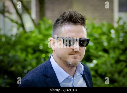 2022-06-02 13:15:31 LAREN - Johnny de mol esce dalla Basilica di San Giovanni dopo il funerale di Willibrord Frequin. Frequin è morto all'età di 80 anni a causa degli effetti del Parkinson. ANP ROBIN VAN LONKHUIJSEN olanda OUT - belgio OUT Foto Stock