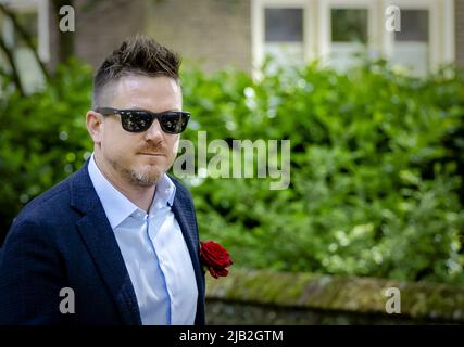 2022-06-02 13:15:31 LAREN - Johnny de mol esce dalla Basilica di San Giovanni dopo il funerale di Willibrord Frequin. Frequin è morto all'età di 80 anni a causa degli effetti del Parkinson. ANP ROBIN VAN LONKHUIJSEN olanda OUT - belgio OUT Foto Stock