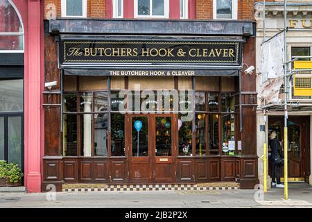 The Butchers Hook & Cleaver un pub situato proprio accanto al famoso Smithfield Meat Market di Londra, Smithfield, EC1 Foto Stock