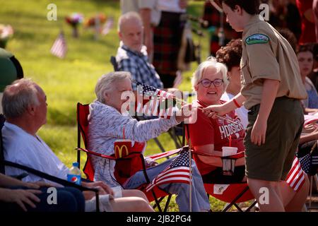 BLOOMINGTON, INDIANA - MAGGIO 30: Cerimonia del Memorial Day ai Valhalla Memory Gardens il 30 Maggio 2022, a Bloomington, Indiana. (Foto di Jeremy Hogan/The Bloomingtonian) Foto Stock