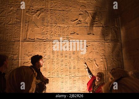 Egitto, Assuan. Grazie alla costruzione della nuova diga di Assuan o High Dam, è stato creato un enorme lago, il lago Nasser. Molti templi egiziani e anche Th Foto Stock