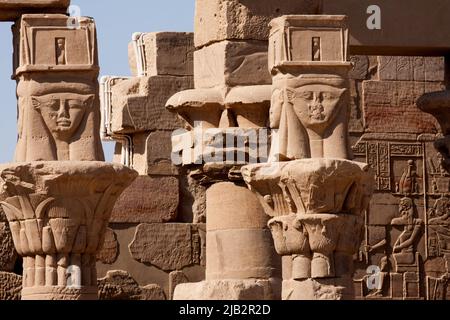 Egitto, Assuan. Grazie alla costruzione della nuova diga di Assuan o High Dam, è stato creato un enorme lago, il lago Nasser. Molti templi egiziani e anche Th Foto Stock