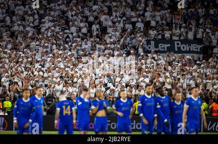 Elfmeterschießen: Frankfurt fans fiebern mit Eintracht Frankfurt - Glasgow Rangers 18.05.2022, Fussball; Saison 2021/22 Foto: Moritz Müller Copyrigh Foto Stock