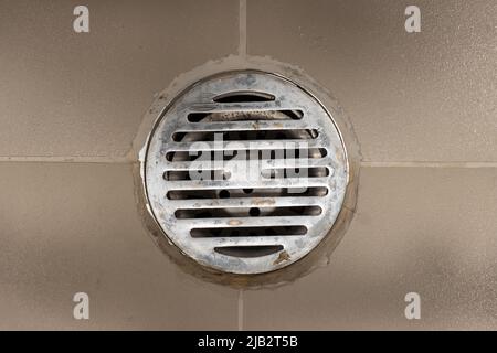 Una griglia sul foro di scarico, primo piano Foto Stock