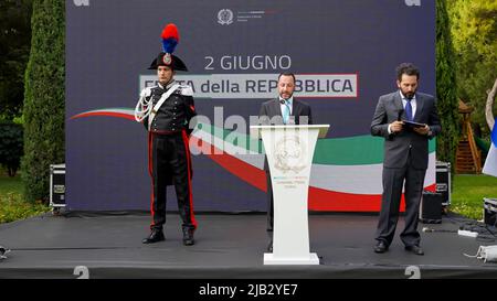 La Giornata della Repubblica Italiana ha segnato l'edizione 76th dell'evento annuale dopo due anni di pausa a causa della pandemia e si è celebrata con un'accoglienza organizzata dal Consolato Italiano a Izmir. Un gran numero di diplomatici turchi, italiani e stranieri, uomini d'affari e società hanno partecipato alla reception in un albergo ospitato dal console italiano Izmir Valerio Giorgio. Valerio Giorgio, Console d'Italia a Izmir, ha richiamato l'attenzione sulla forte interazione economica e culturale tra i due Paesi nel suo discorso. (Foto di Idil Toffolo/Pacific Press) Foto Stock