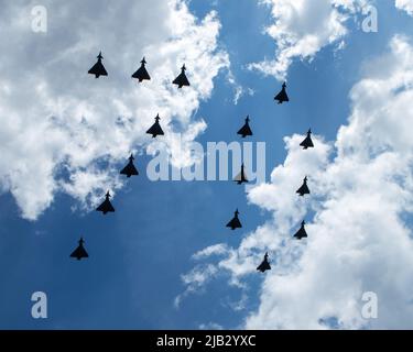 Londra, Regno Unito. 2nd giugno 2022. Il volo RAF sul centro di Londra durante le celebrazioni del Giubileo del platino della Regina. 2nd giugno 2022. Marcin Riehs/ Pathos Credit: Pathos Images/Alamy Live News Foto Stock