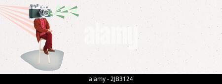 Collage d'arte contemporanea. Uomo elegante seduto su sedia in abito rosso con testa telecamera retrò isolata su sfondo bianco Foto Stock