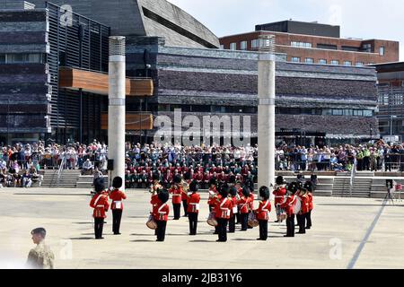 La Regimental Band del Royal Welsh ha suonato per il giubileo di platino della Regina, Roald Dahl Plass, Cardiff Bay, Galles Foto Stock