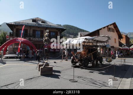 Manège pour enfants à la Fête du village de Vars Sainte-Marie un 15 août, Hautes-Alpes Foto Stock