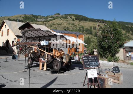 Manège pour enfants à la Fête du village de Vars Sainte-Marie un 15 août, Hautes-Alpes Foto Stock