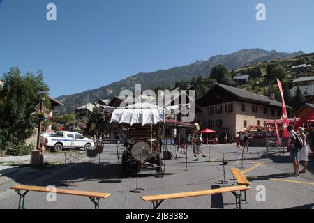 Manège pour enfants à la Fête du village de Vars Sainte-Marie un 15 août, Hautes-Alpes Foto Stock