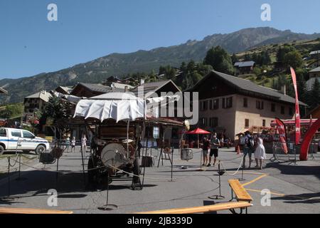 Manège pour enfants à la Fête du village de Vars Sainte-Marie un 15 août, Hautes-Alpes Foto Stock