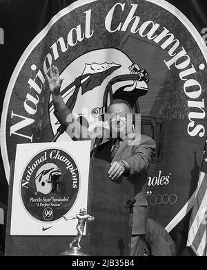 Florida state University testa allenatore di football Bobby Bowden dando un discorso per quanto riguarda la stagione del campionato di football NCAA 1999. (USA) Foto Stock