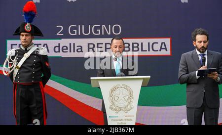 1 giugno 2022, Izmir, Turchia, Turchia: La Giornata della Repubblica Italiana ha segnato l'edizione 76th dell'evento annuale dopo due anni di pausa a causa della pandemia e si è celebrata con un ricevimento organizzato dal Consolato Italiano a Izmir. Un gran numero di diplomatici turchi, italiani e stranieri, uomini d'affari e società hanno partecipato alla reception in un albergo ospitato dal console italiano Izmir Valerio Giorgio. Valerio Giorgio, Console d'Italia a Izmir, ha richiamato l'attenzione sulla forte interazione economica e culturale tra i due Paesi nel suo discorso. (Credit Image: © DIL Toffolo/Pacific Press via ZUM Foto Stock